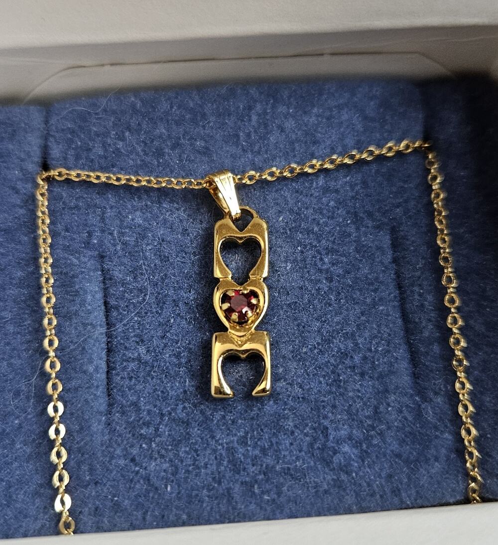 Avon Vintage 2001 Birthstone Mom Pendant with Chain - September